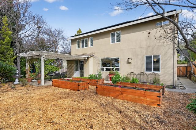 2045 Grayhorse Dr, Auburn, CA 95603