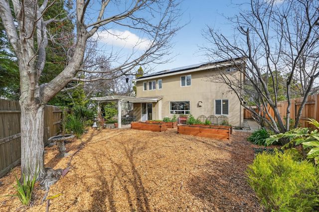 2045 Grayhorse Dr, Auburn, CA 95603