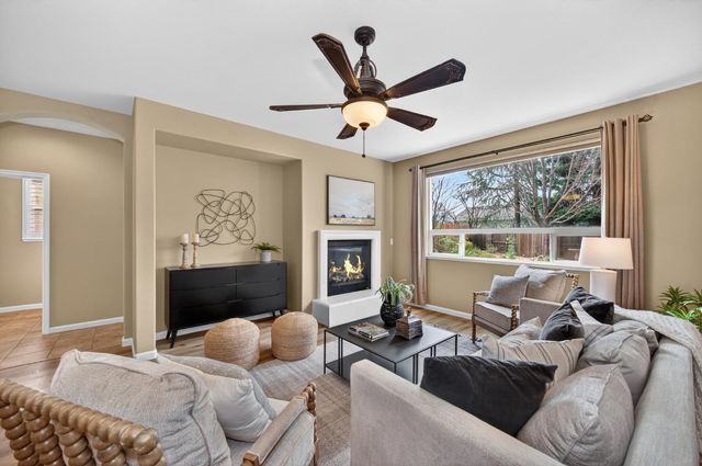 2045 Grayhorse Dr, Auburn, CA 95603