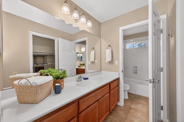 2045 Grayhorse Dr, Auburn, CA 95603