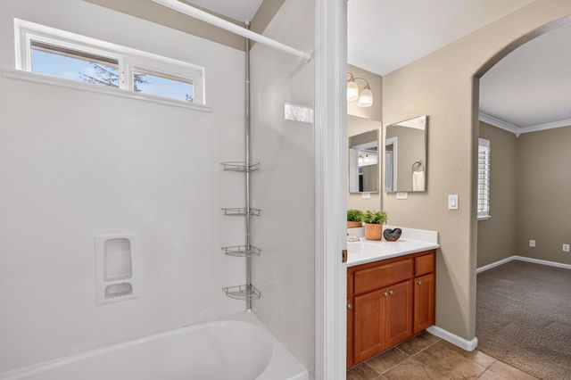 2045 Grayhorse Dr, Auburn, CA 95603