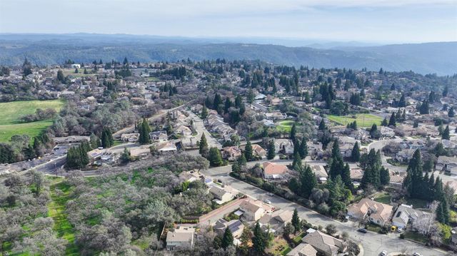 2045 Grayhorse Dr, Auburn, CA 95603