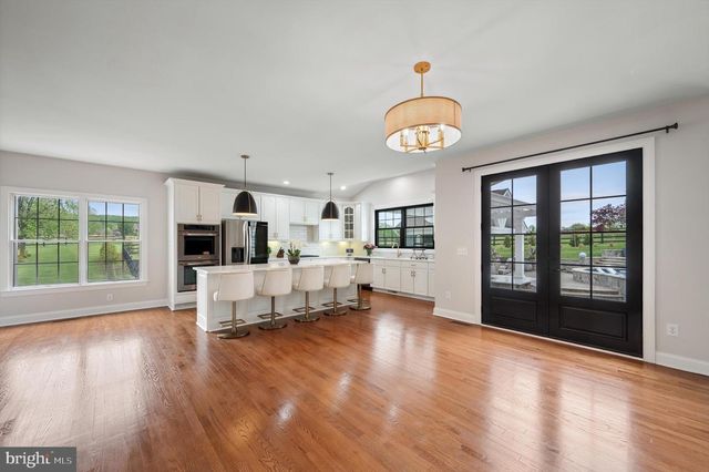 15097 BARLOW DR, Waterford, VA 20197