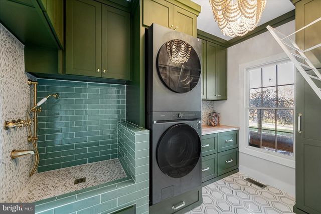 15097 BARLOW DR, Waterford, VA 20197