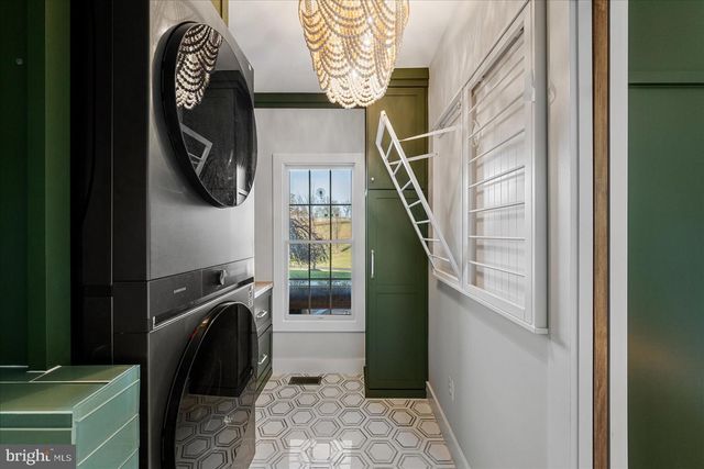 15097 BARLOW DR, Waterford, VA 20197