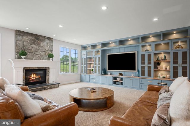 15097 BARLOW DR, Waterford, VA 20197