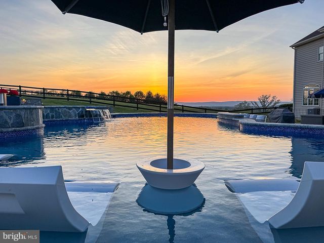 15097 BARLOW DR, Waterford, VA 20197