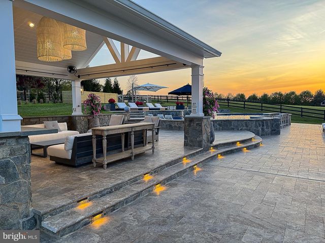 15097 BARLOW DR, Waterford, VA 20197