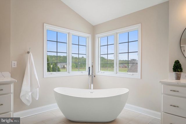 15097 BARLOW DR, Waterford, VA 20197