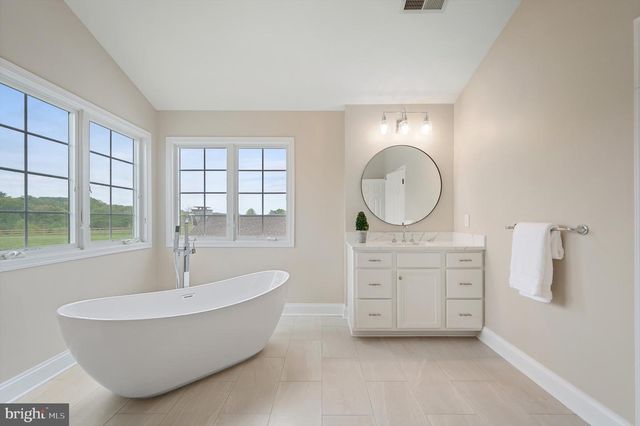 15097 BARLOW DR, Waterford, VA 20197