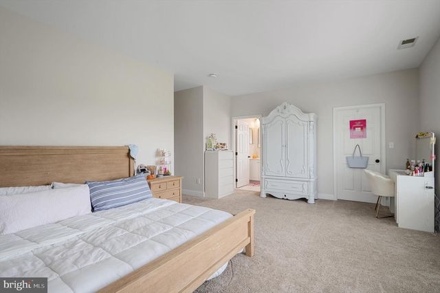 15097 BARLOW DR, Waterford, VA 20197