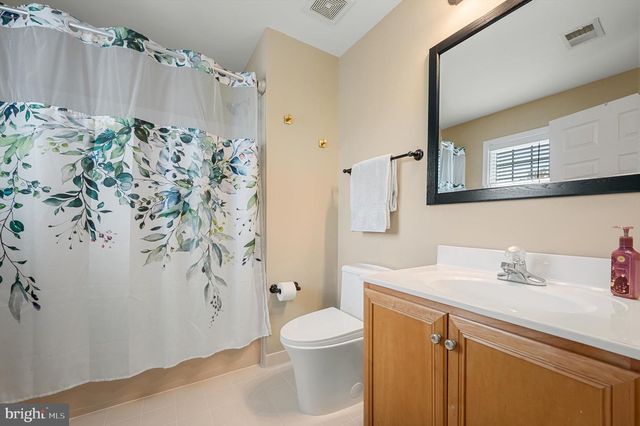 15097 BARLOW DR, Waterford, VA 20197