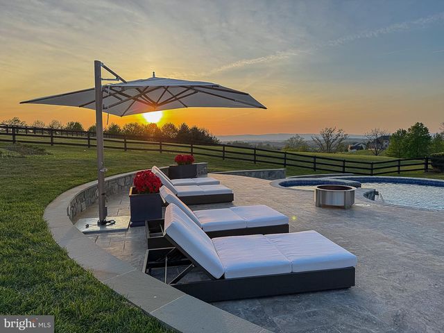 15097 BARLOW DR, Waterford, VA 20197