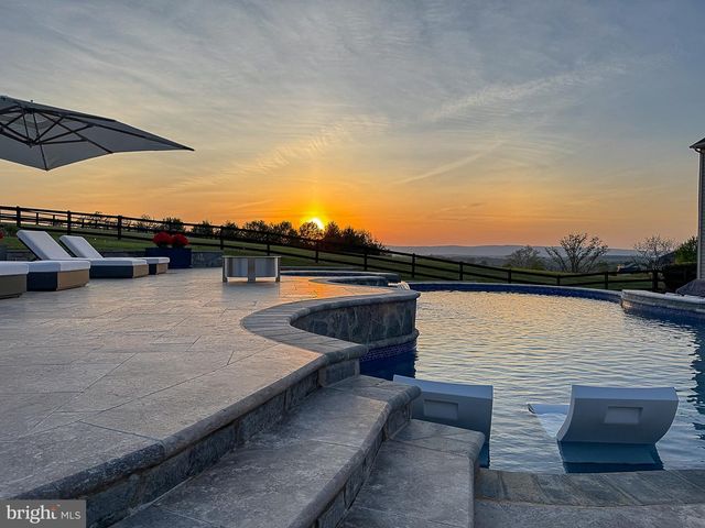 15097 BARLOW DR, Waterford, VA 20197