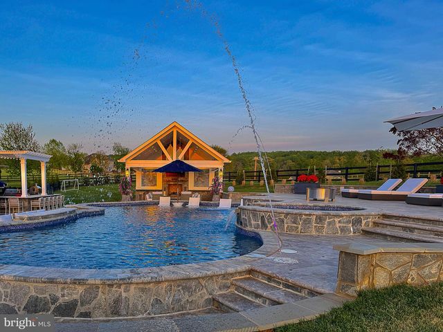 15097 BARLOW DR, Waterford, VA 20197