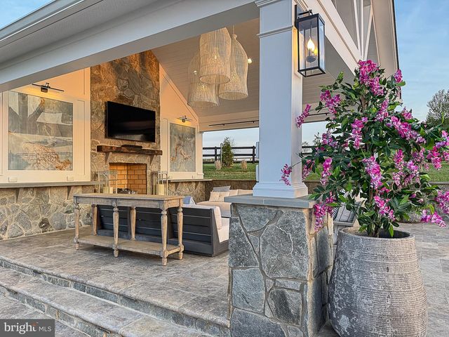 15097 BARLOW DR, Waterford, VA 20197