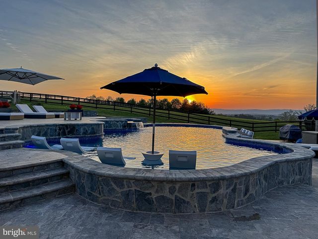 15097 BARLOW DR, Waterford, VA 20197