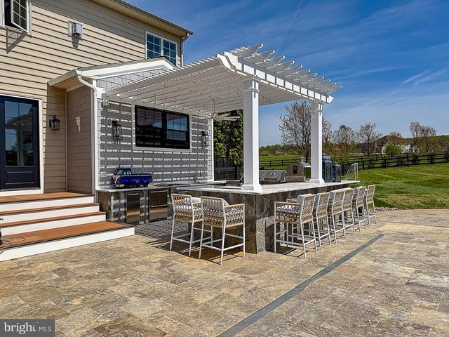 15097 BARLOW DR, Waterford, VA 20197