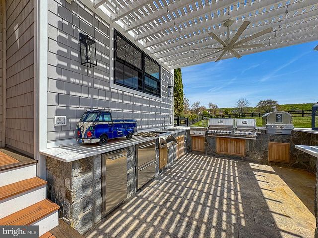 15097 BARLOW DR, Waterford, VA 20197