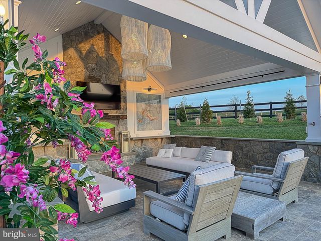 15097 BARLOW DR, Waterford, VA 20197