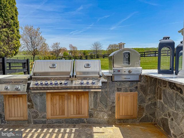 15097 BARLOW DR, Waterford, VA 20197