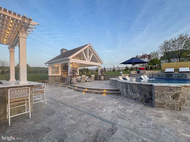 15097 BARLOW DR, Waterford, VA 20197