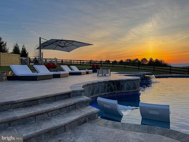 15097 BARLOW DR, Waterford, VA 20197