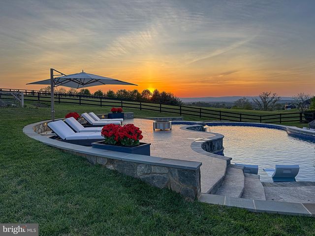 15097 BARLOW DR, Waterford, VA 20197