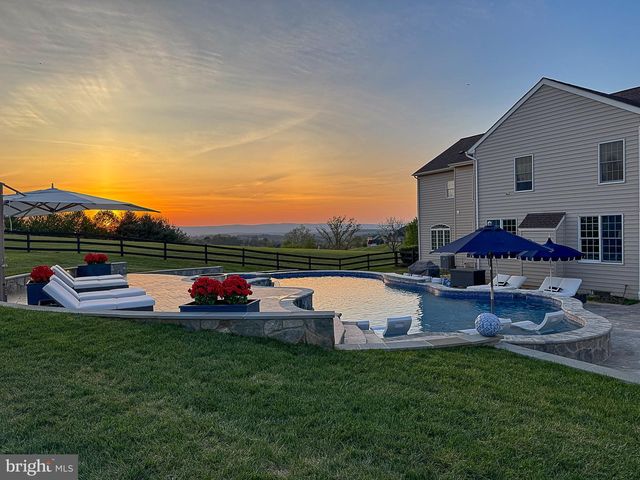 15097 BARLOW DR, Waterford, VA 20197