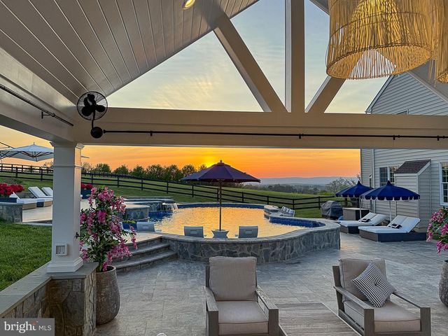 15097 BARLOW DR, Waterford, VA 20197