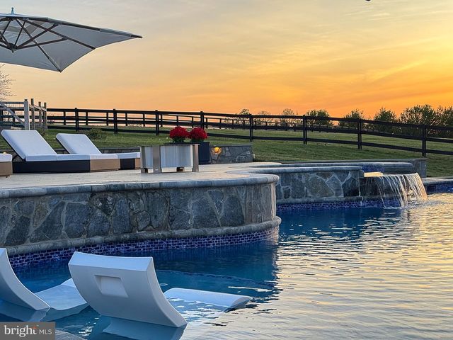 15097 BARLOW DR, Waterford, VA 20197