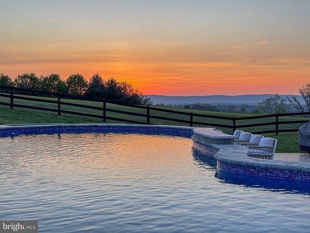 15097 BARLOW DR, Waterford, VA 20197