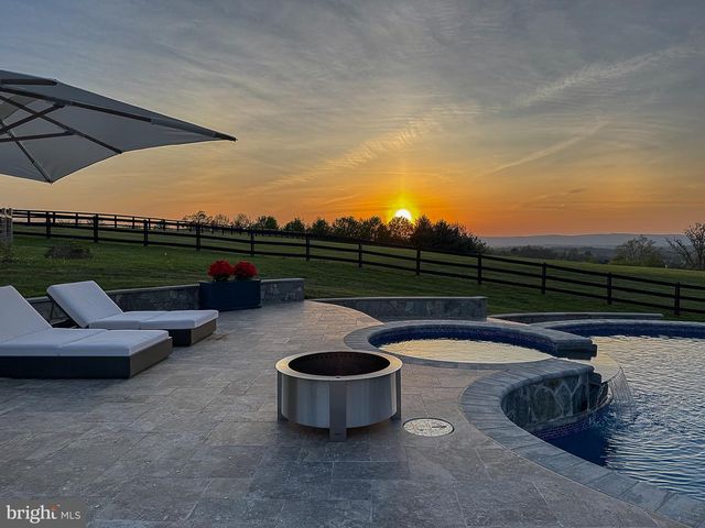 15097 BARLOW DR, Waterford, VA 20197