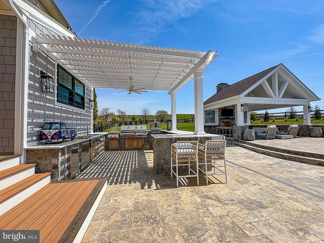 15097 BARLOW DR, Waterford, VA 20197