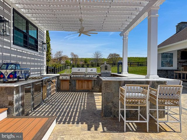 15097 BARLOW DR, Waterford, VA 20197