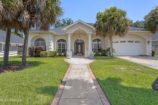 2303 Rue Maison, Biloxi, MS 39532