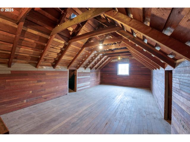 726 Pacific Ave, Brookings, OR 97415