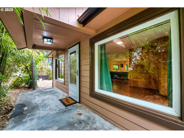726 Pacific Ave, Brookings, OR 97415