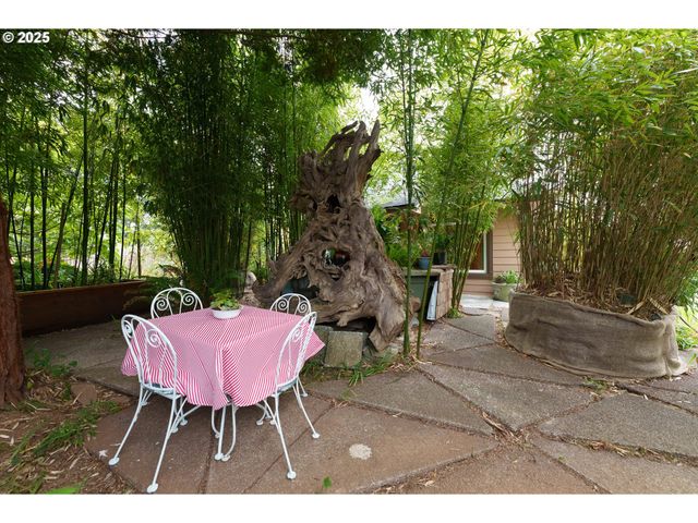 726 Pacific Ave, Brookings, OR 97415