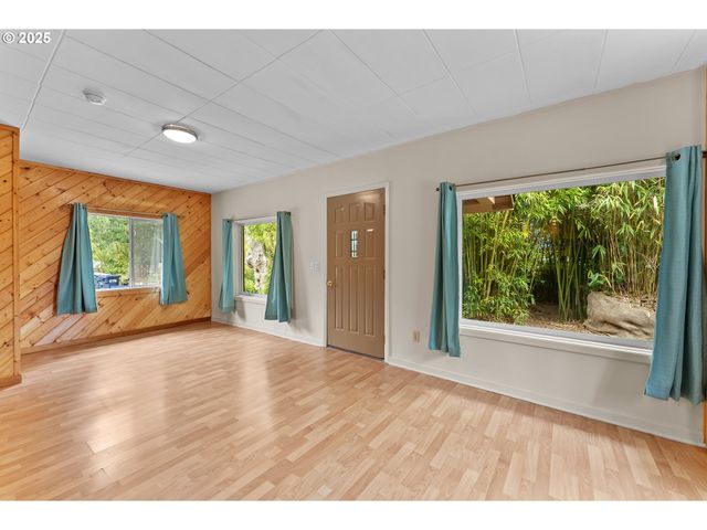 726 Pacific Ave, Brookings, OR 97415