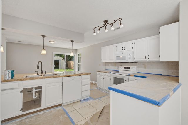 201 Smithfield Avenue, Summerville, SC 29485