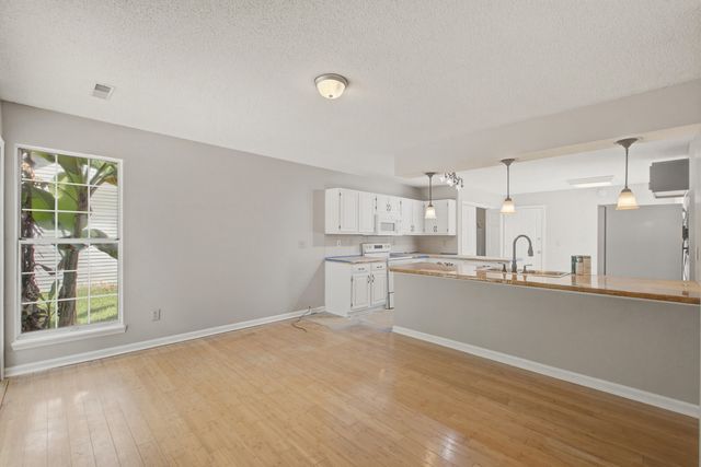 201 Smithfield Avenue, Summerville, SC 29485