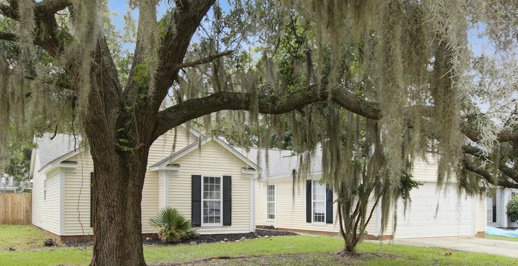 201 Smithfield Avenue, Summerville, SC 29485