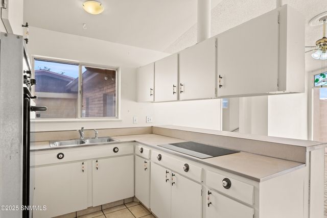 1635 Country Club Circle, Las Cruces, NM 88001