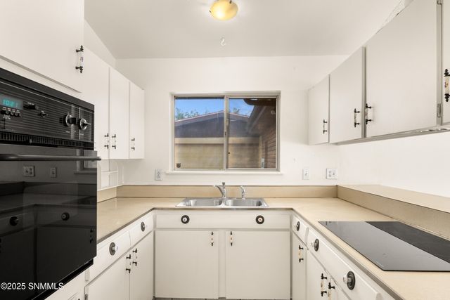 1635 Country Club Circle, Las Cruces, NM 88001