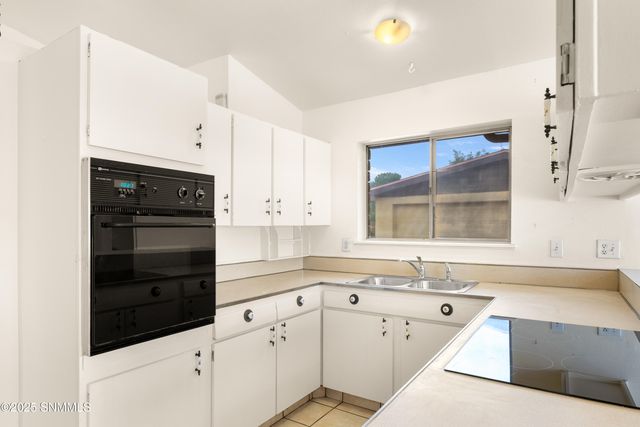 1635 Country Club Circle, Las Cruces, NM 88001