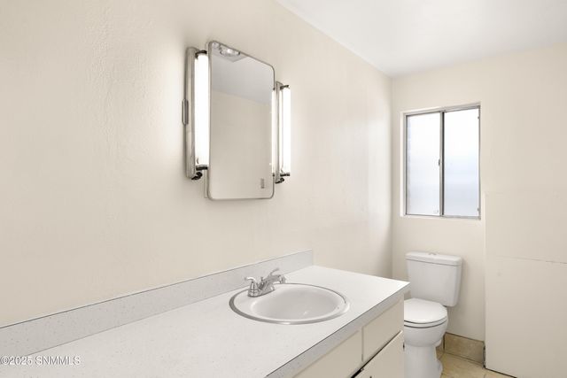 1635 Country Club Circle, Las Cruces, NM 88001