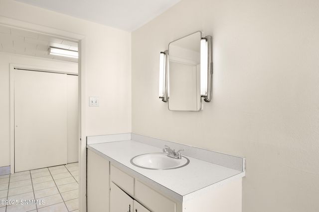 1635 Country Club Circle, Las Cruces, NM 88001