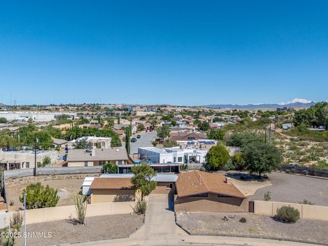 1635 Country Club Circle, Las Cruces, NM 88001