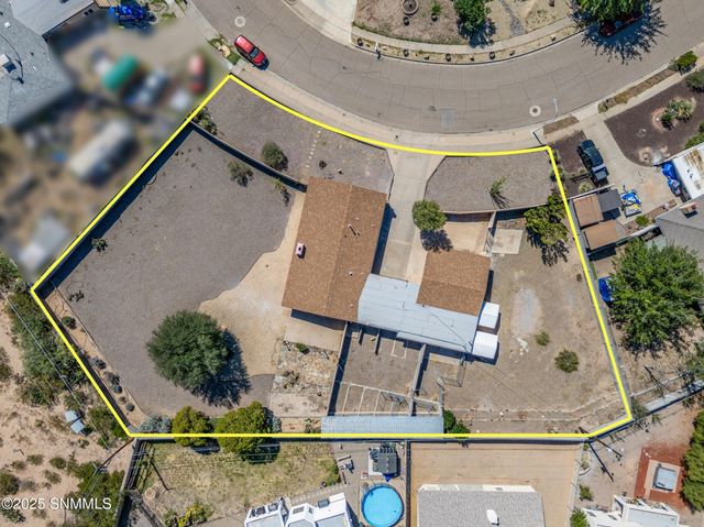 1635 Country Club Circle, Las Cruces, NM 88001